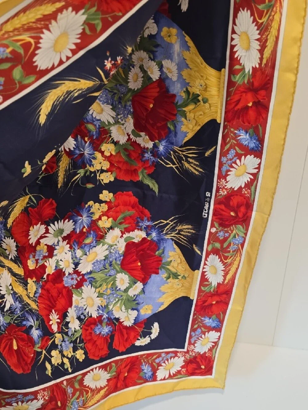 Vintage R di RAJU Italy Silk Scarf 34